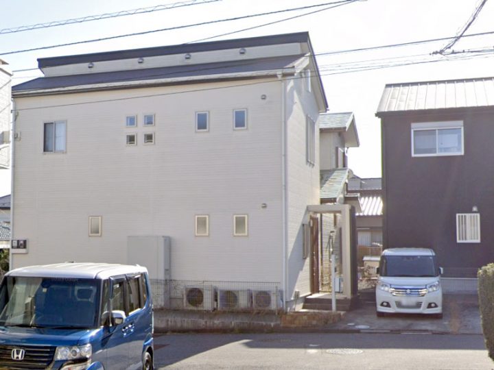 18596